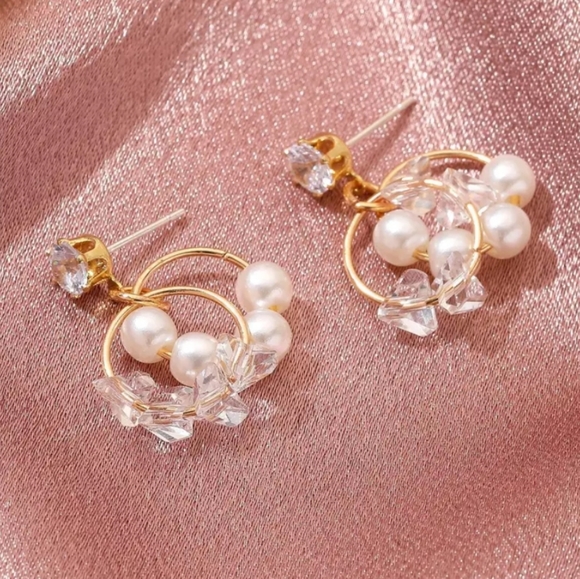 Jewelry - Goldtone Dangle Earrings